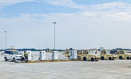 4166am金沙信心之选200余台充电桩进驻郑州机场北货运区